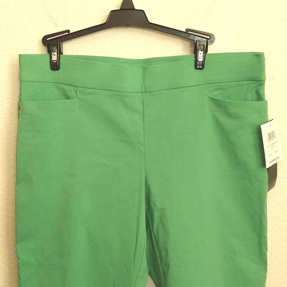 NWT 89th Madison Green Capri Tummy Control Stretch Pants Size 10 Pockets - Picture 2 of 6